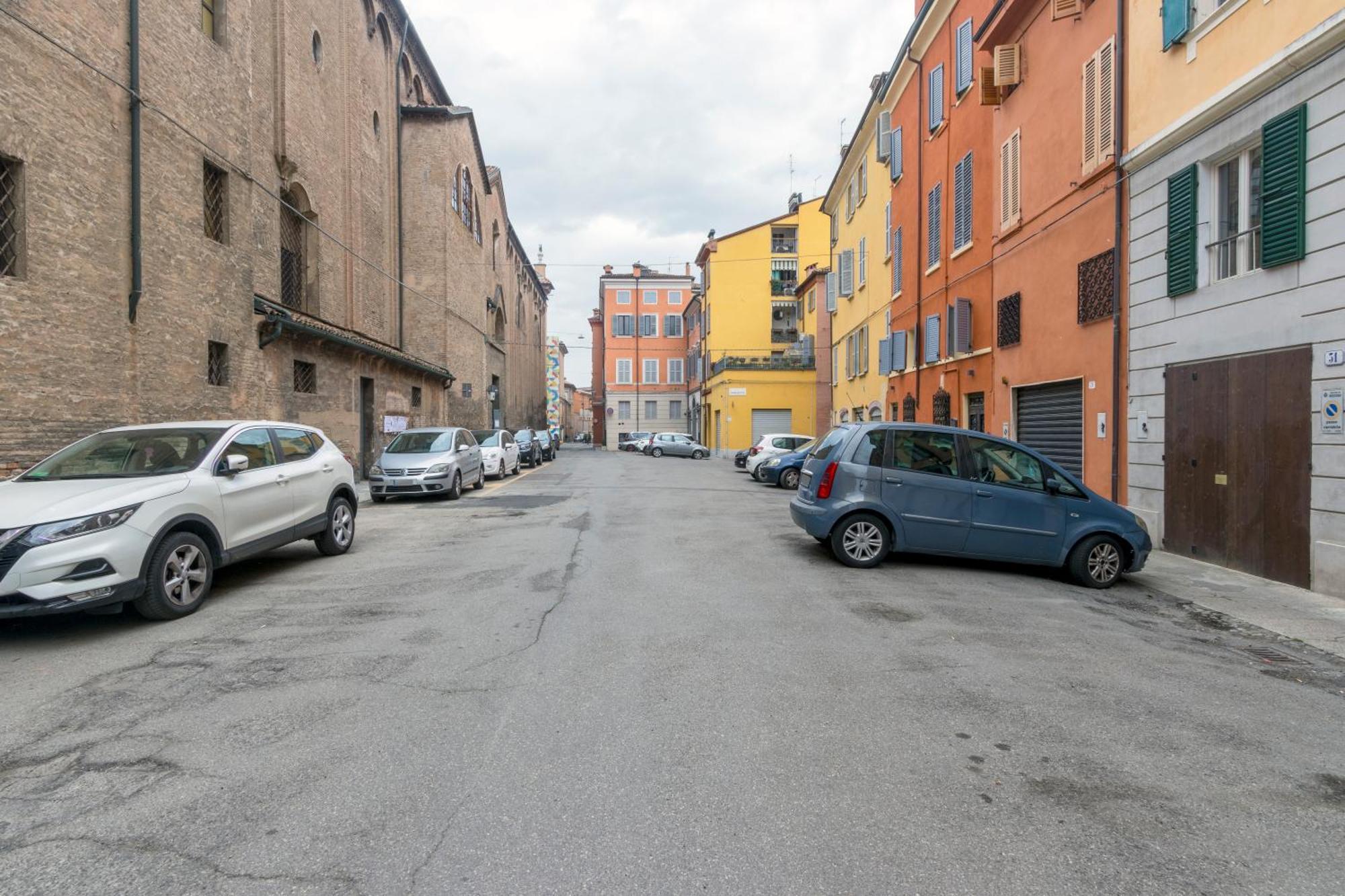 Апартаменты A 2 Passi Da Piazza Grande Модена Экстерьер фото